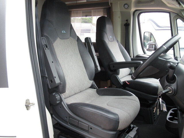 キャンピングカーキャブコン