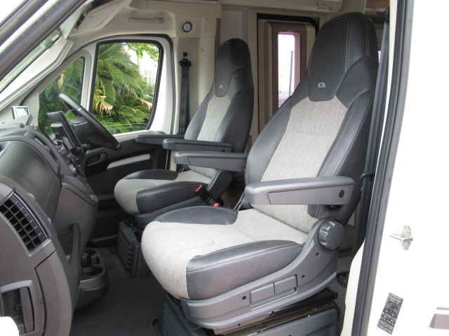 キャンピングカーキャブコン