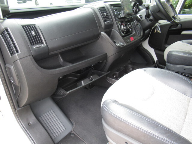 キャンピングカーキャブコン