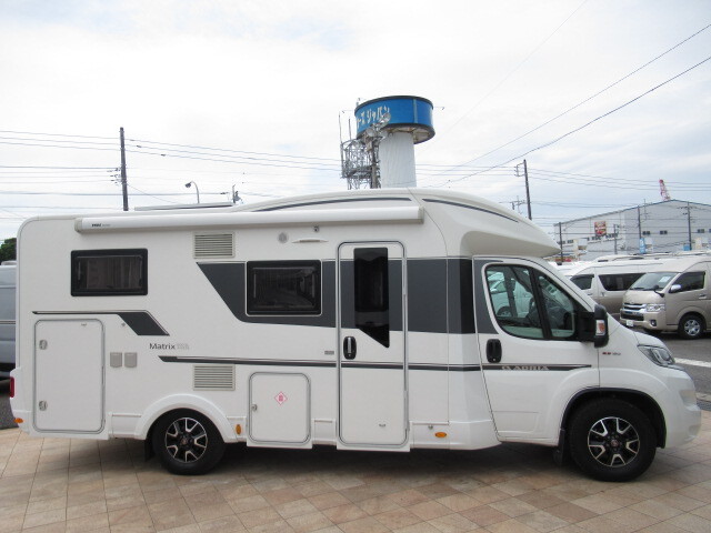 キャンピングカーキャブコン