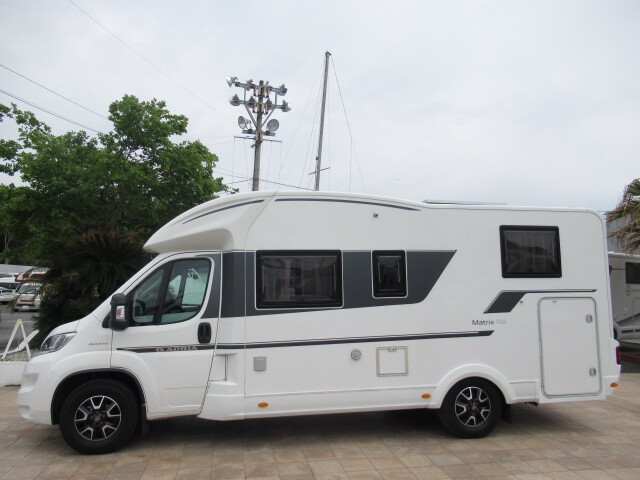 キャンピングカーキャブコン