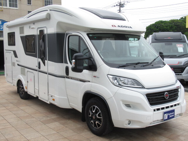 キャンピングカーキャブコン