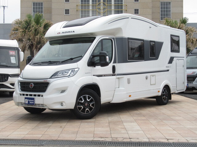 キャンピングカーキャブコン