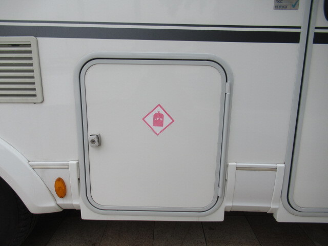 キャンピングカーキャブコン