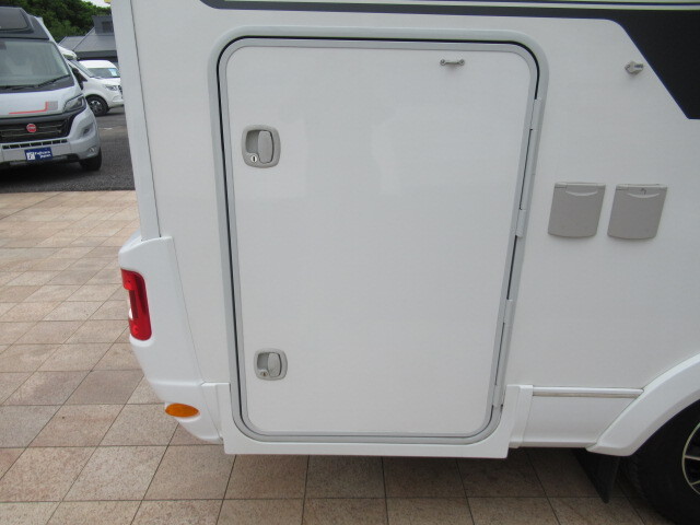 キャンピングカーキャブコン