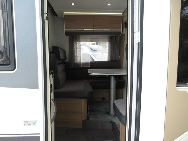 キャンピングカーキャブコン