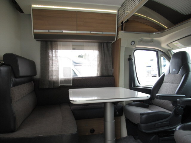 キャンピングカーキャブコン