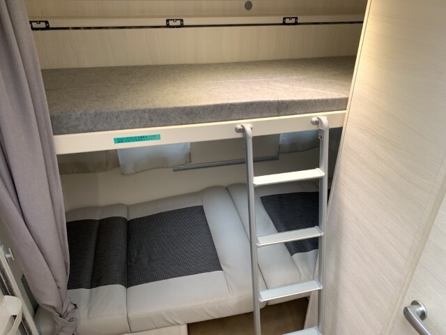 キャンピングカートレーラー