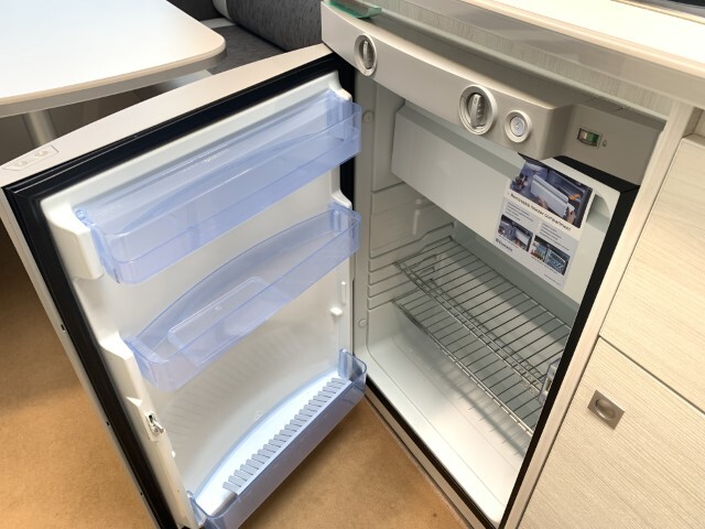 キャンピングカートレーラー