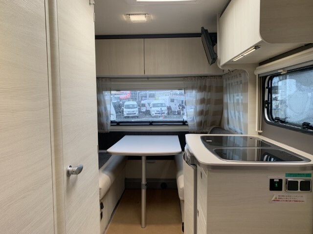 キャンピングカートレーラー