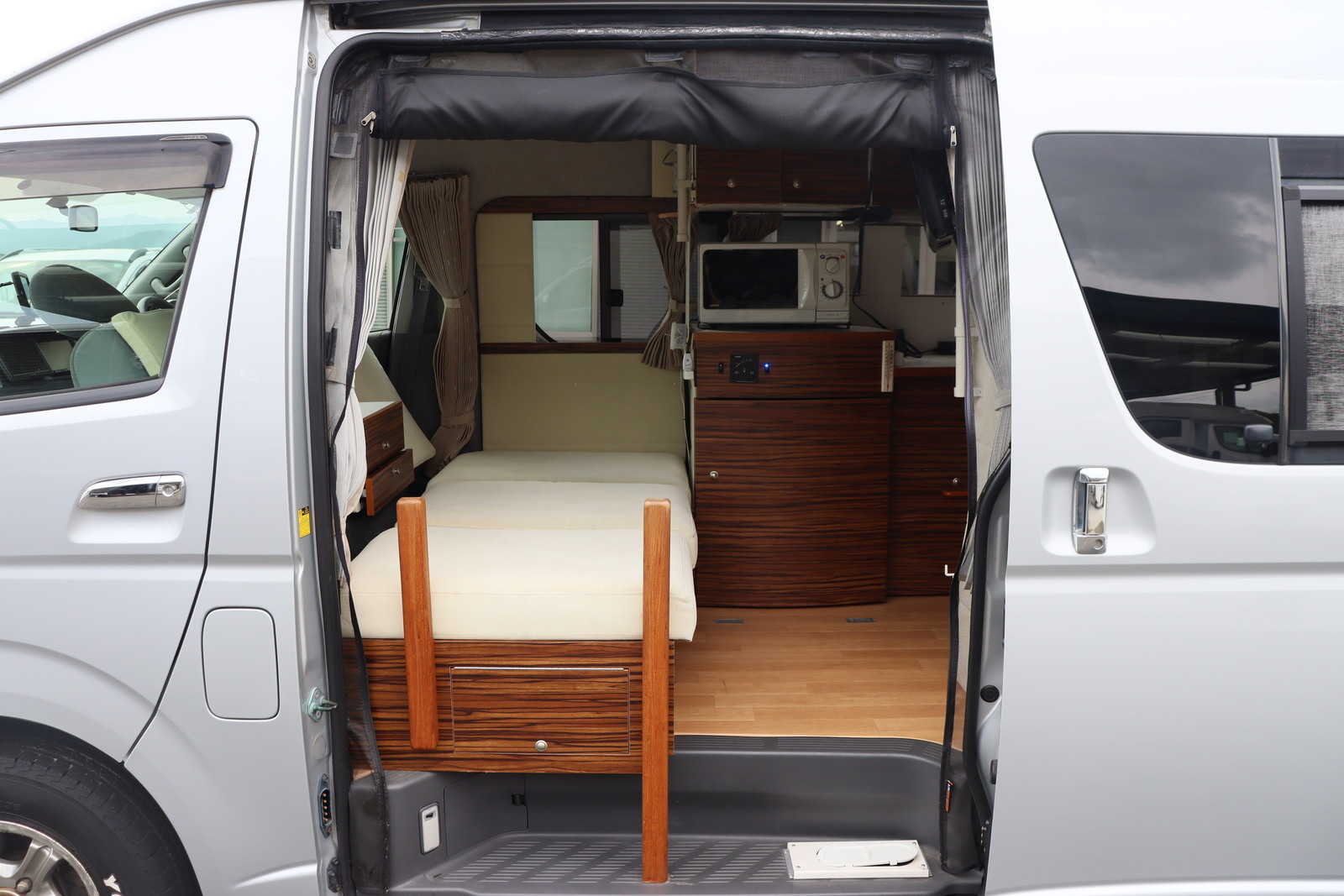 キャンピングカーバンコン