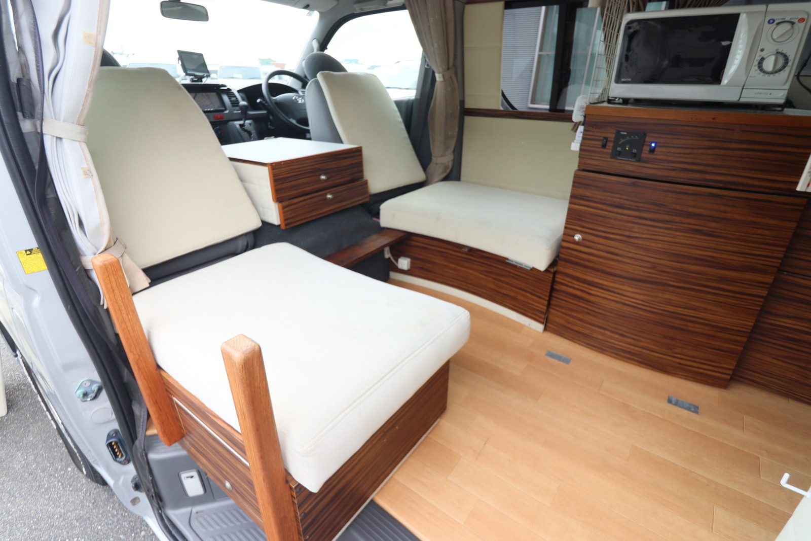 キャンピングカーバンコン