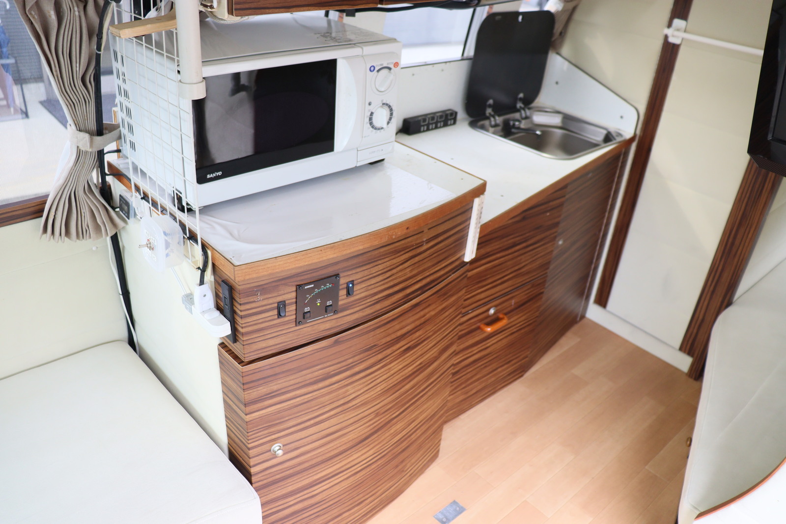 キャンピングカーバンコン