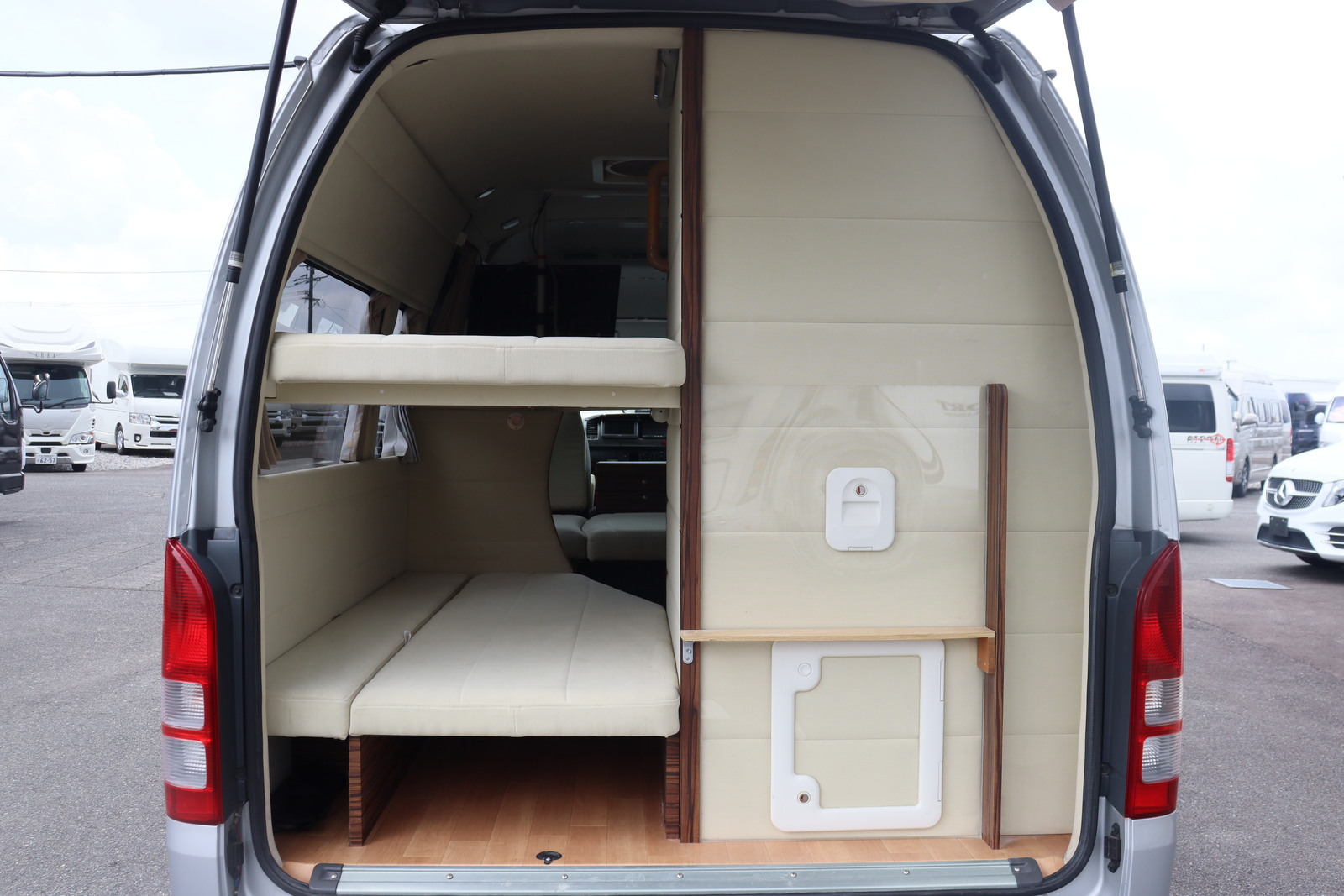 キャンピングカーバンコン