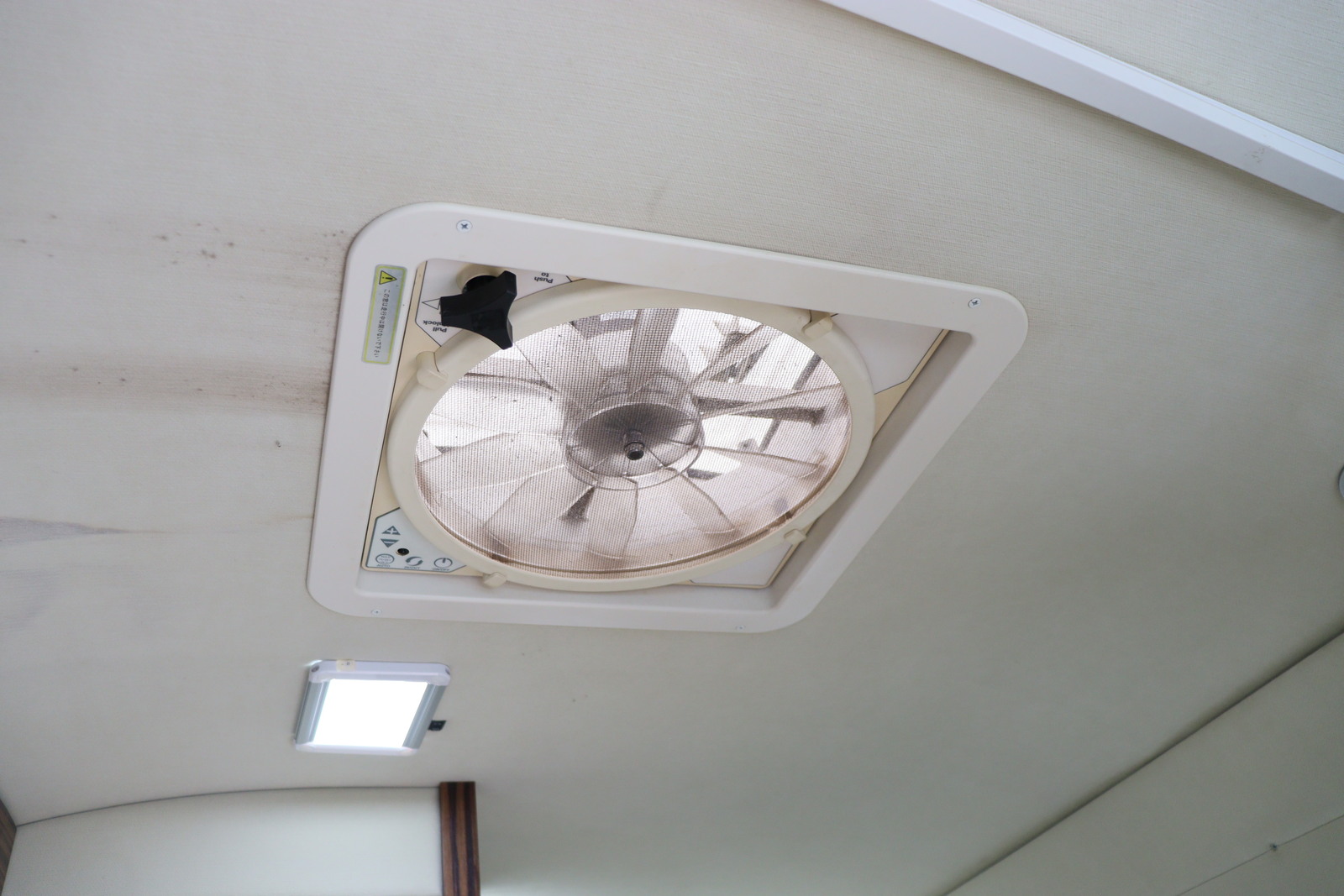 キャンピングカーバンコン