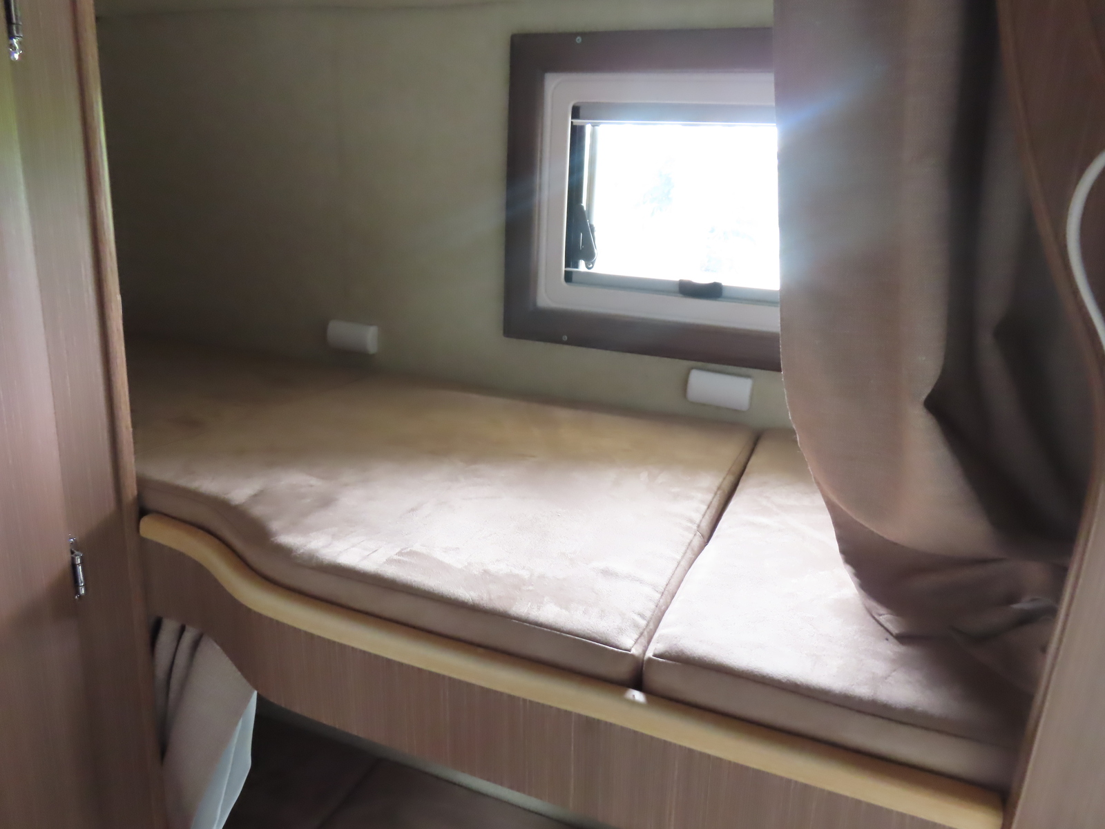 キャンピングカーキャブコン