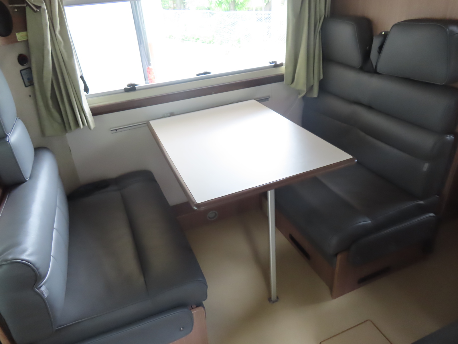 キャンピングカーキャブコン