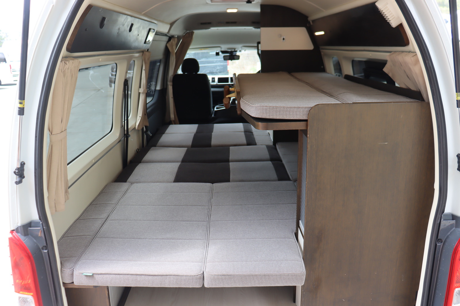 キャンピングカーバンコン