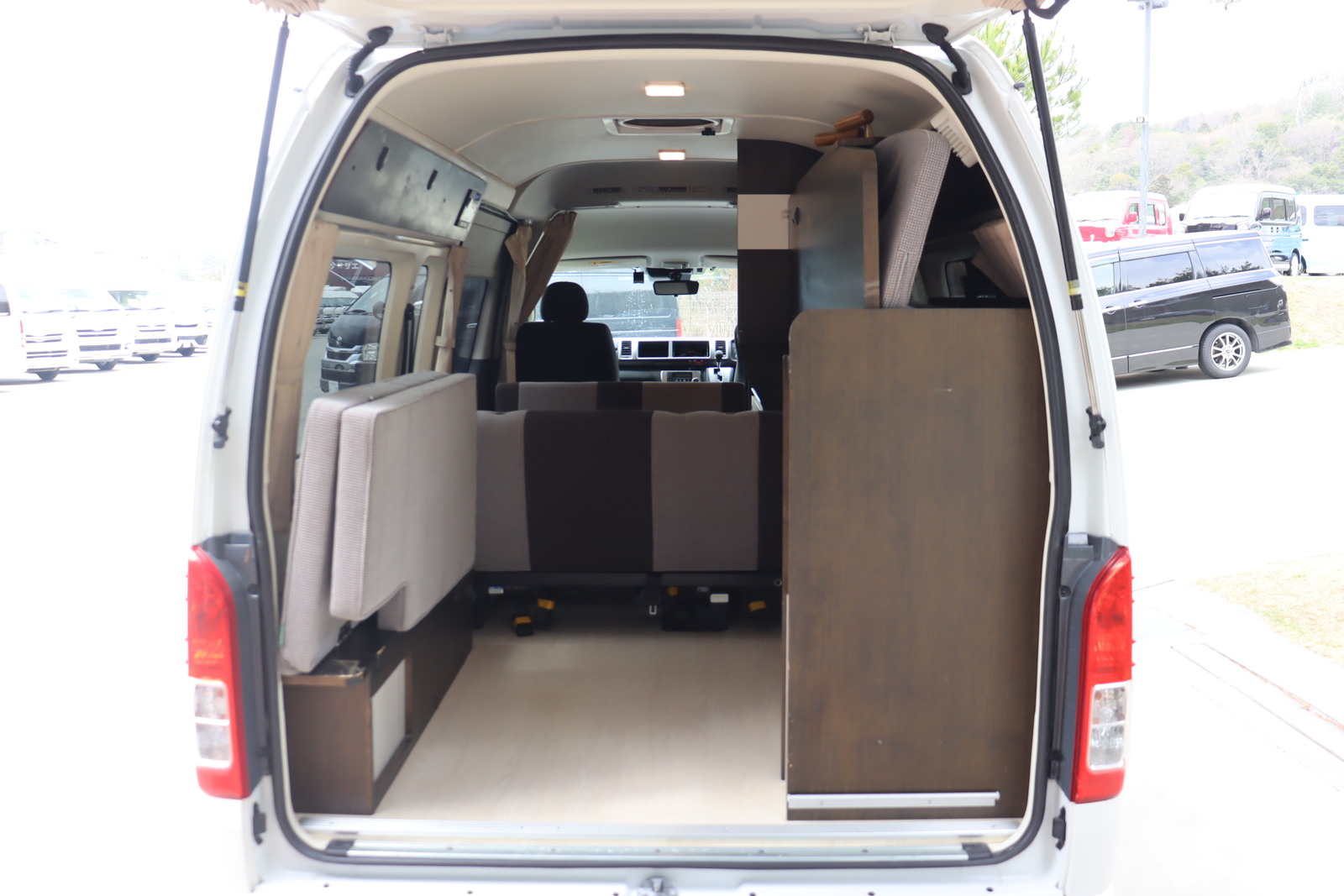 キャンピングカーバンコン