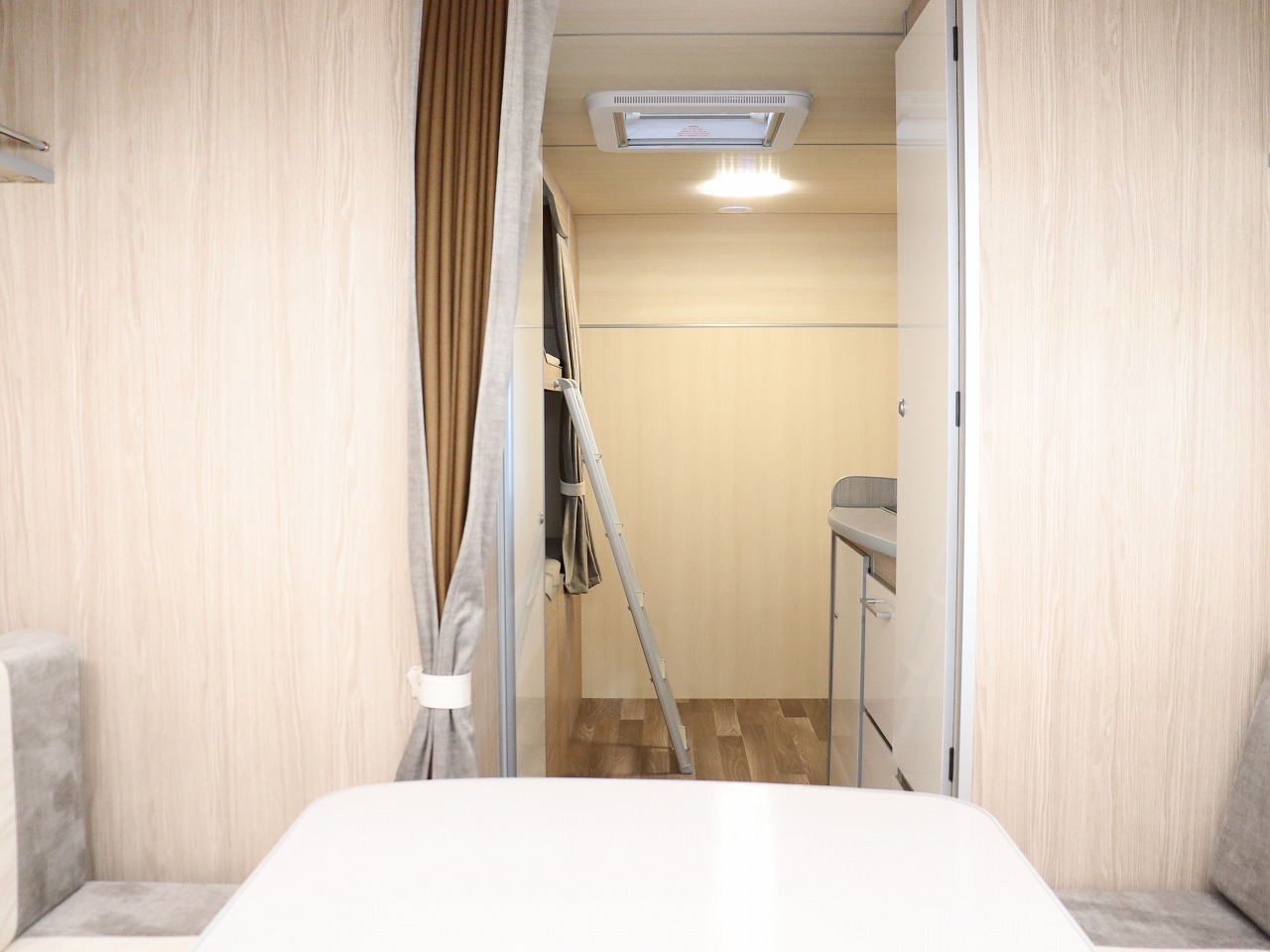 キャンピングカートレーラー