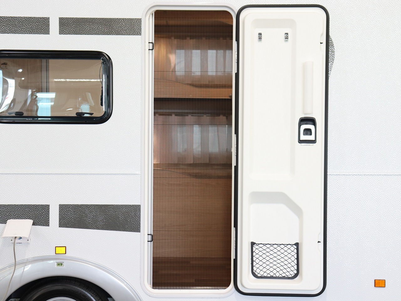 キャンピングカートレーラー