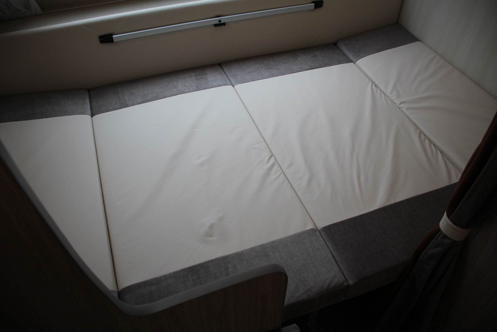 キャンピングカートレーラー