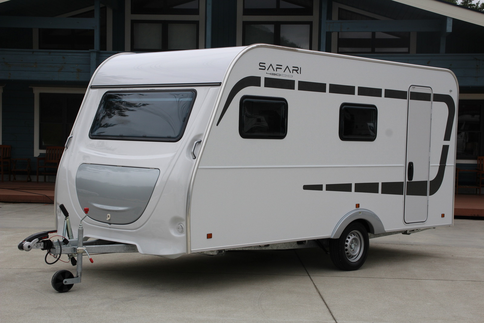 キャンピングカートレーラー