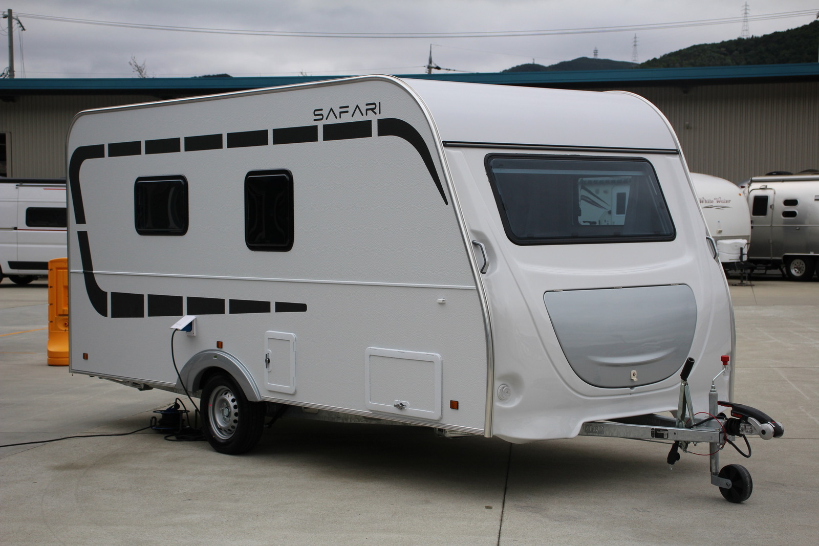 キャンピングカートレーラー