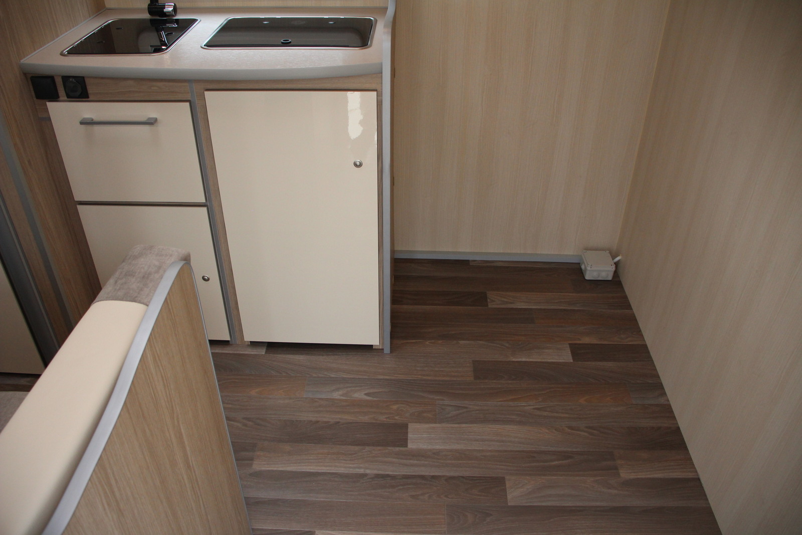 キャンピングカートレーラー