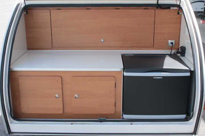 キャンピングカートレーラー