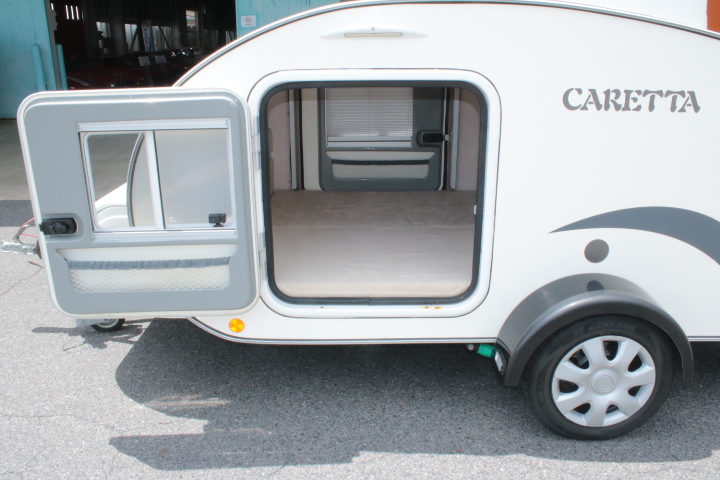 キャンピングカートレーラー