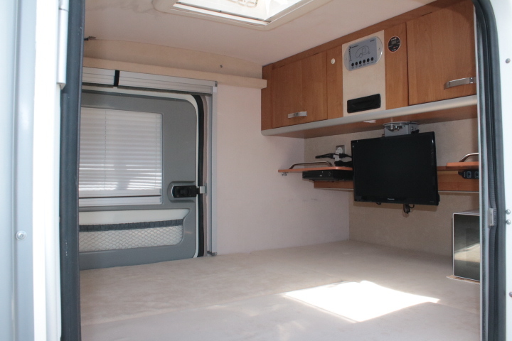 キャンピングカートレーラー