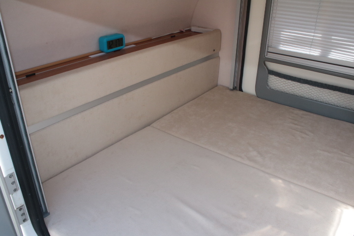 キャンピングカートレーラー