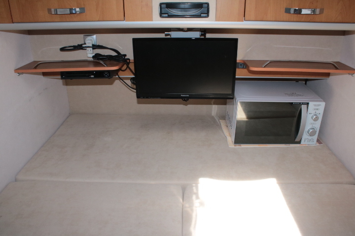 キャンピングカートレーラー