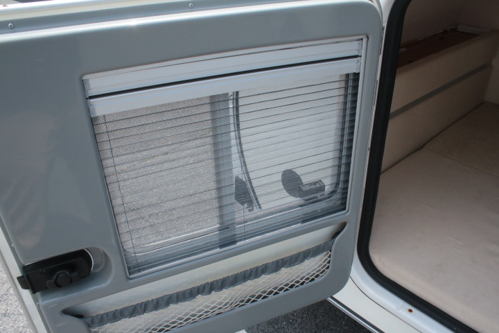 キャンピングカートレーラー