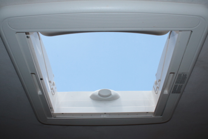 キャンピングカートレーラー