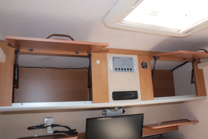 キャンピングカートレーラー