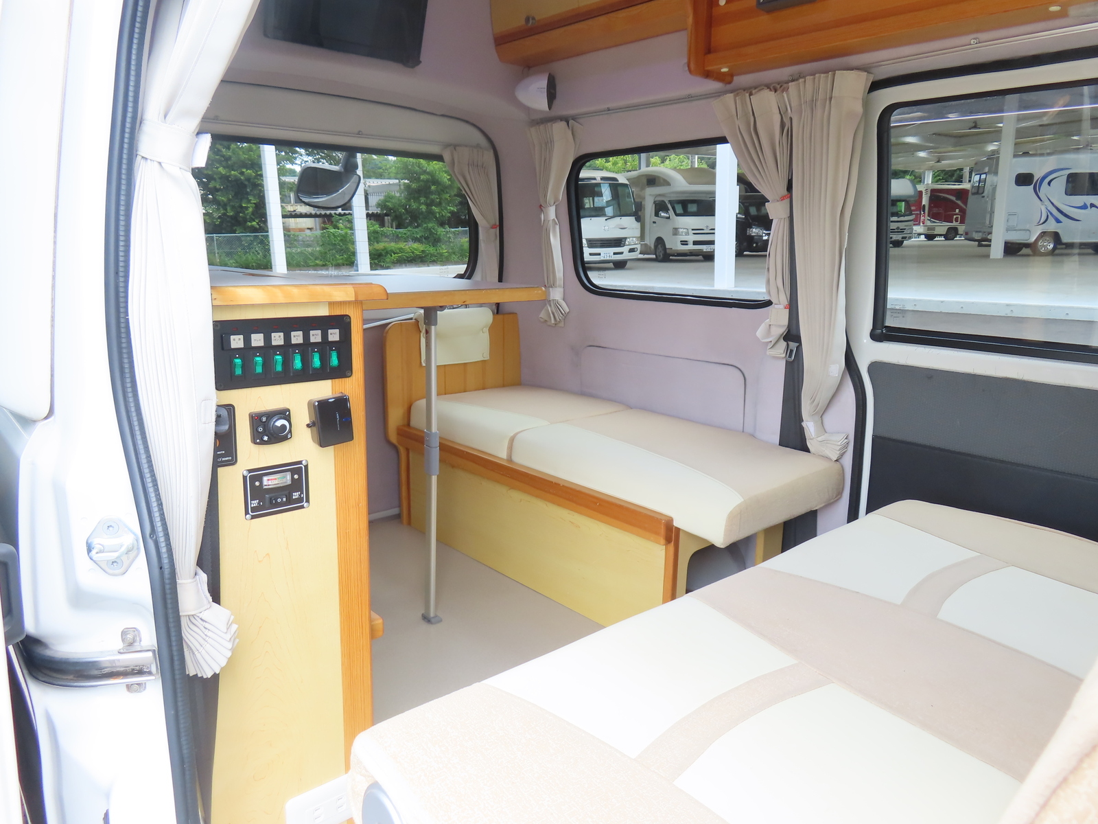 キャンピングカーバンコン