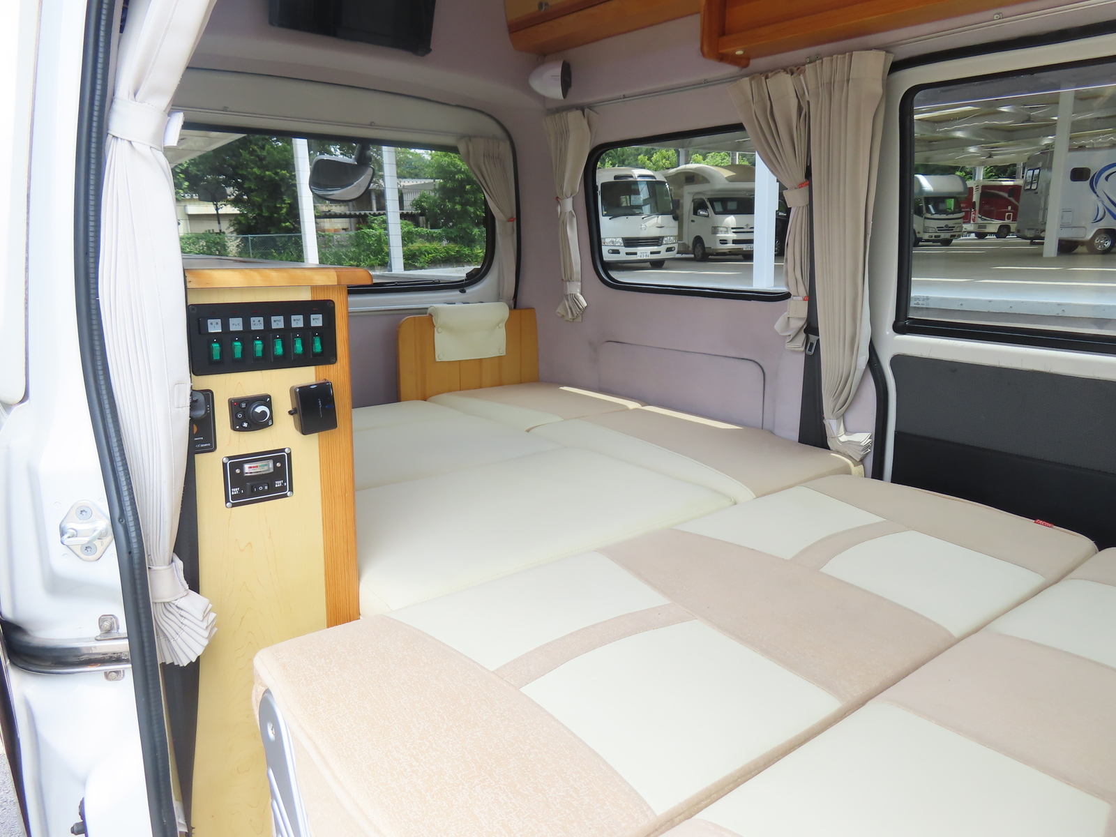 キャンピングカーバンコン