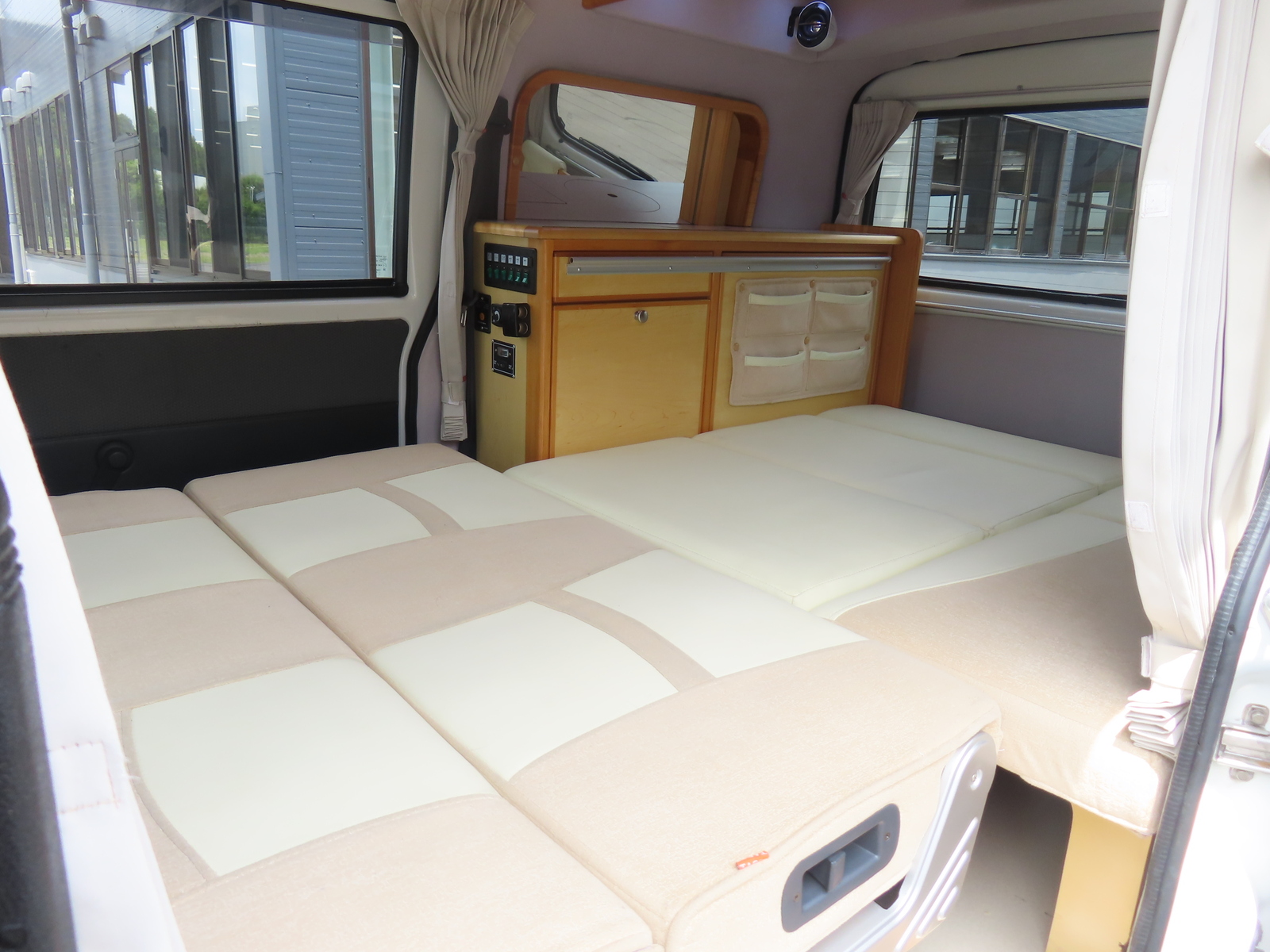 キャンピングカーバンコン