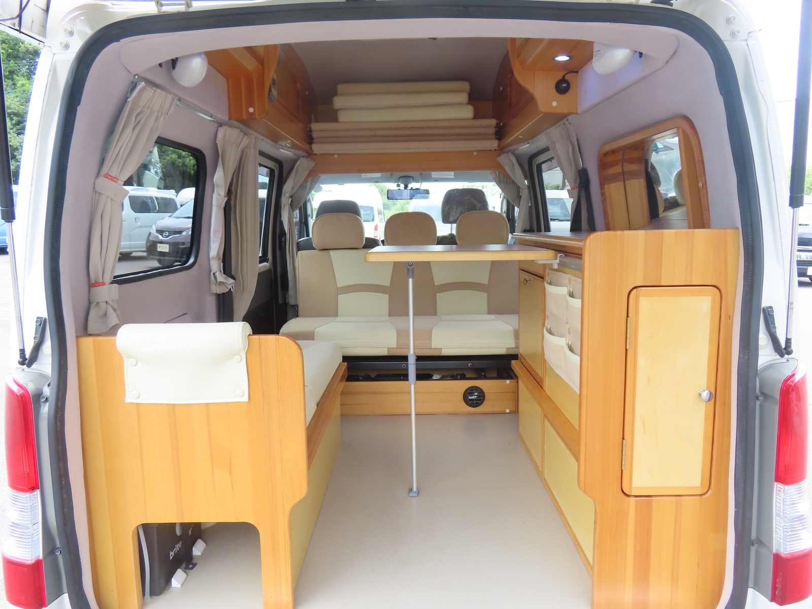 キャンピングカーバンコン