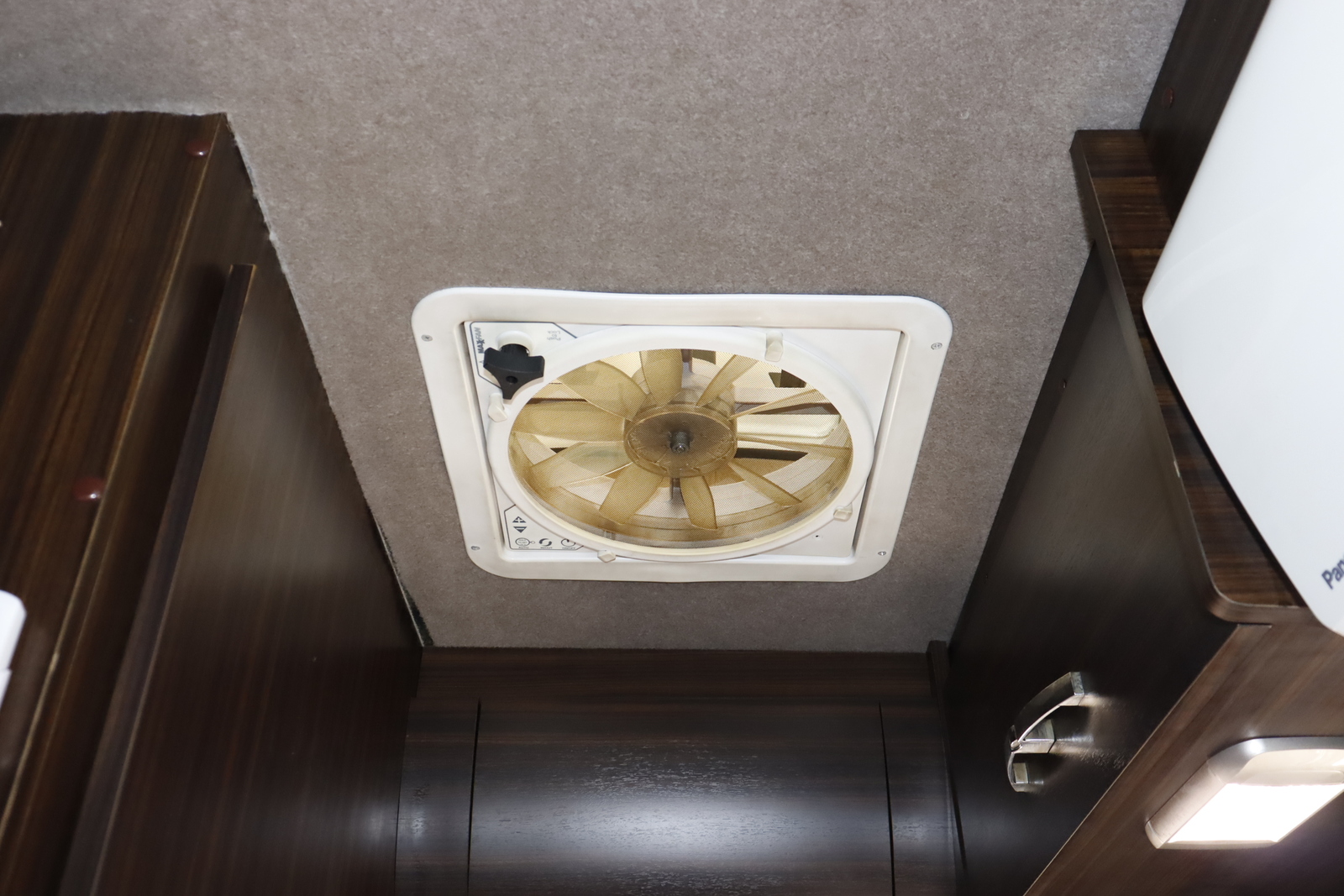 キャンピングカーキャブコン