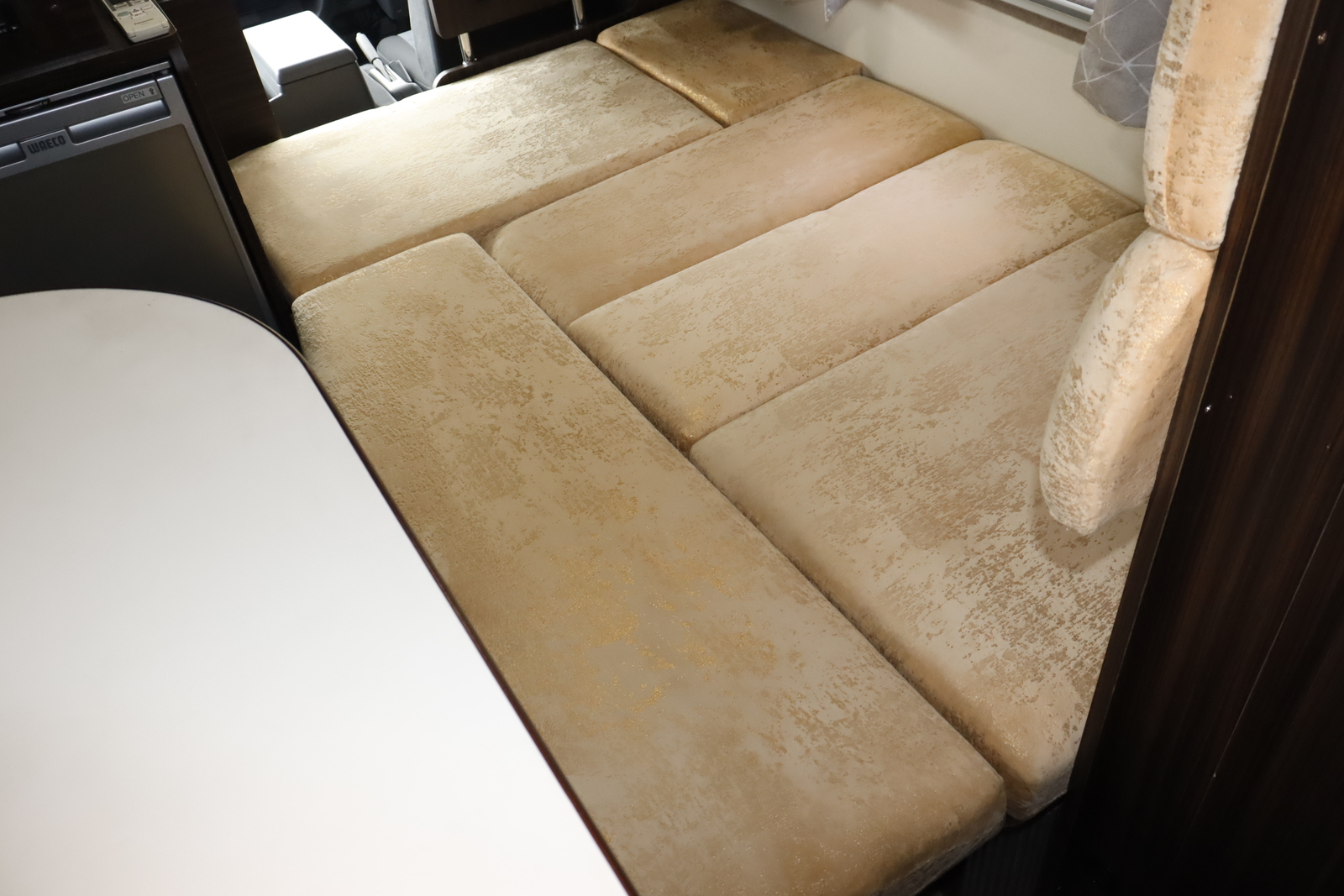 キャンピングカーキャブコン