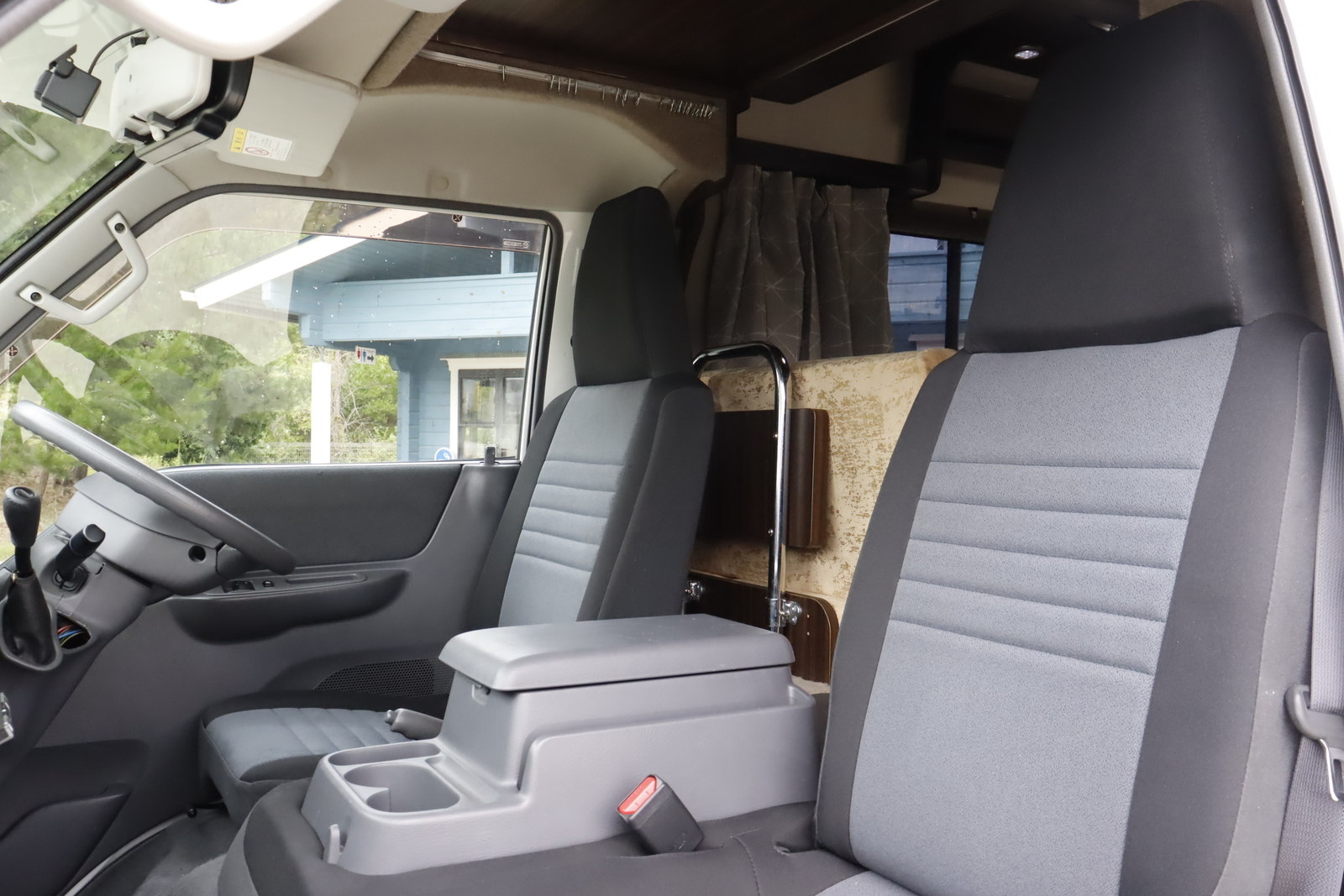 キャンピングカーキャブコン