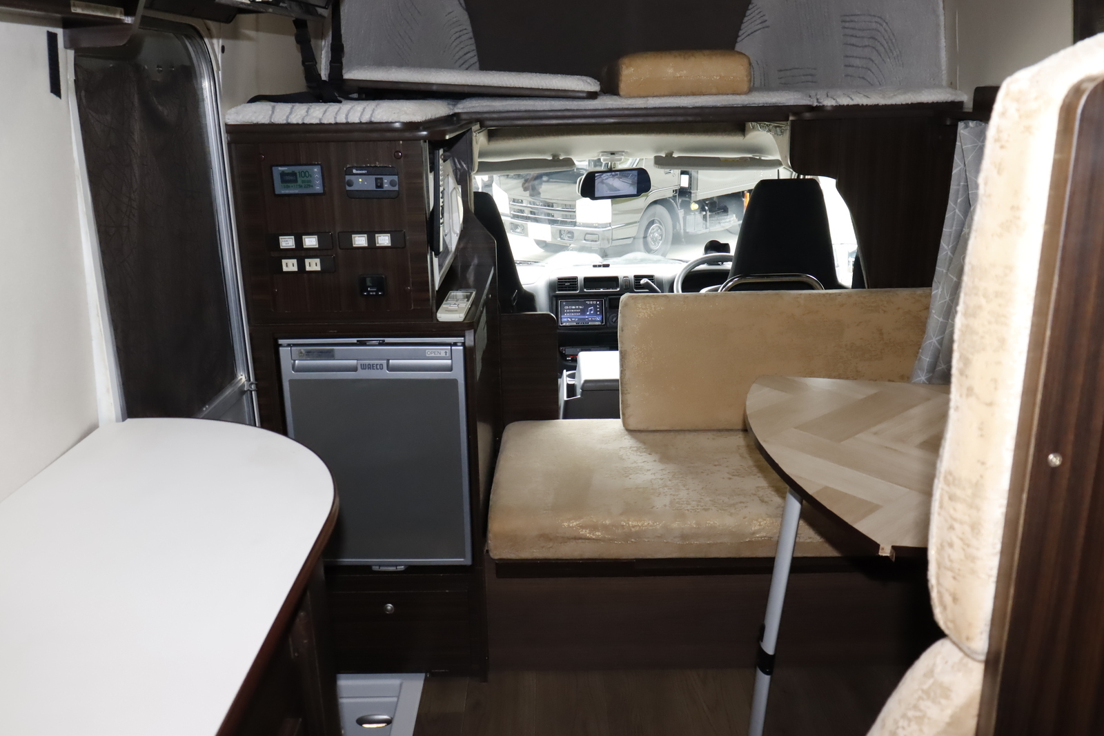 キャンピングカーキャブコン