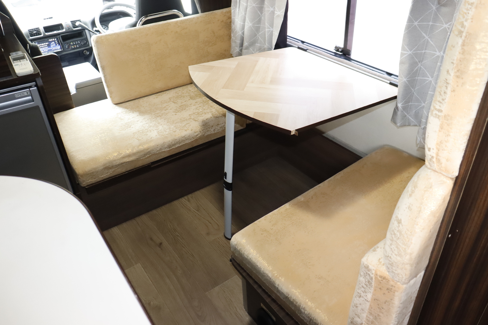 キャンピングカーキャブコン