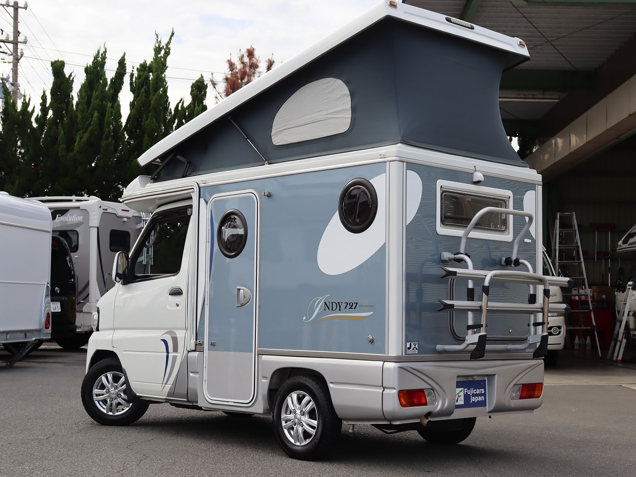 キャンピングカー軽キャンパー