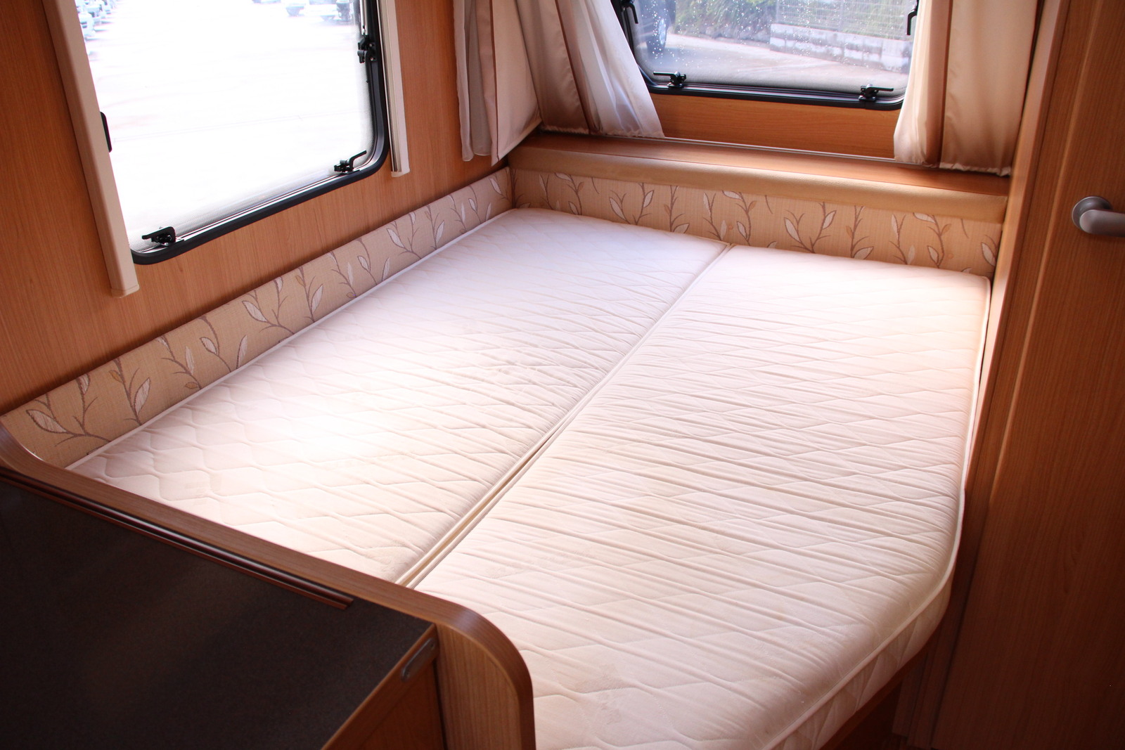 キャンピングカートレーラー