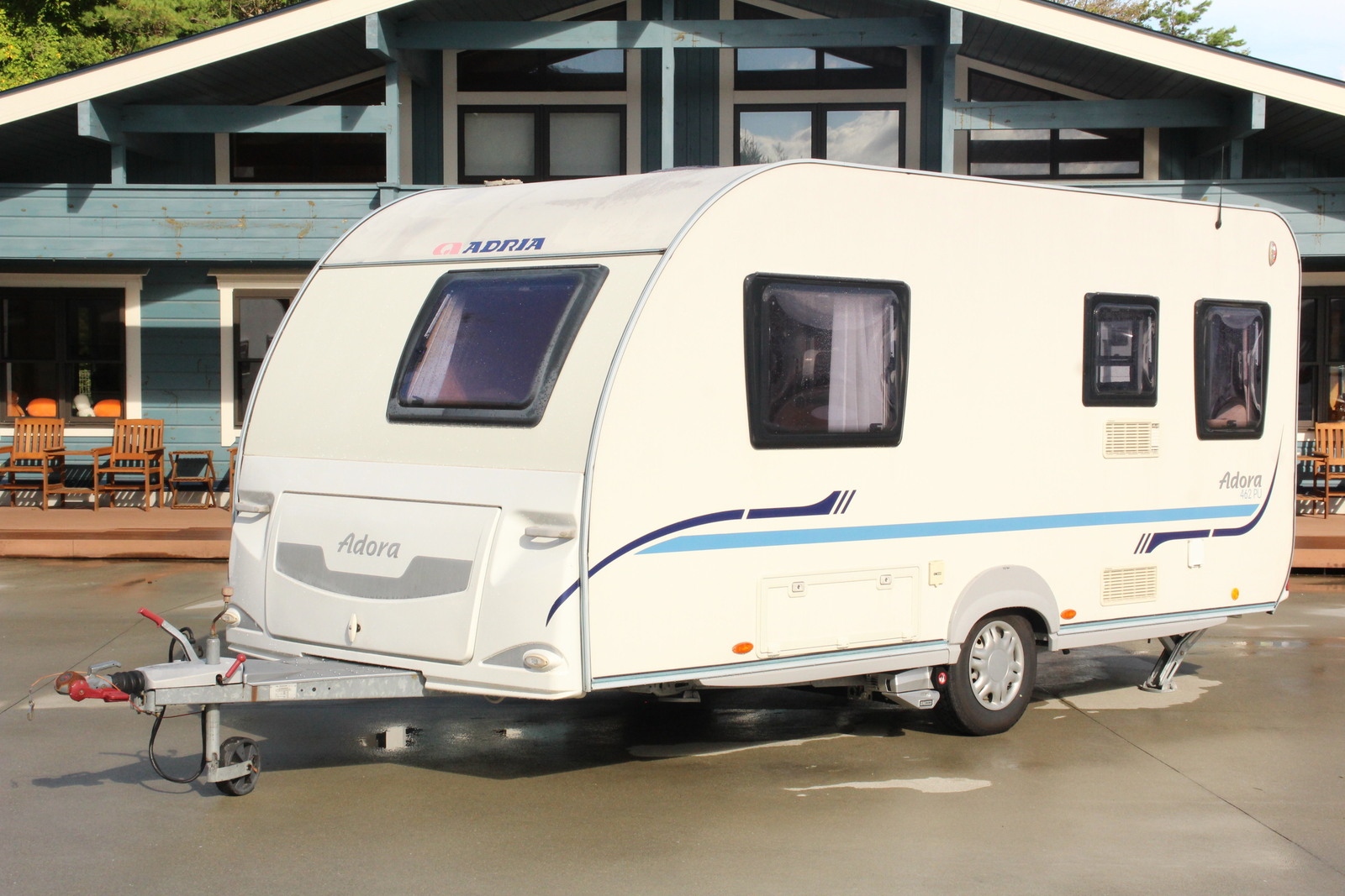 キャンピングカートレーラー