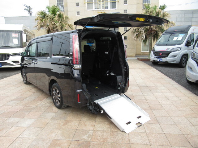 トヨタエスクァイア